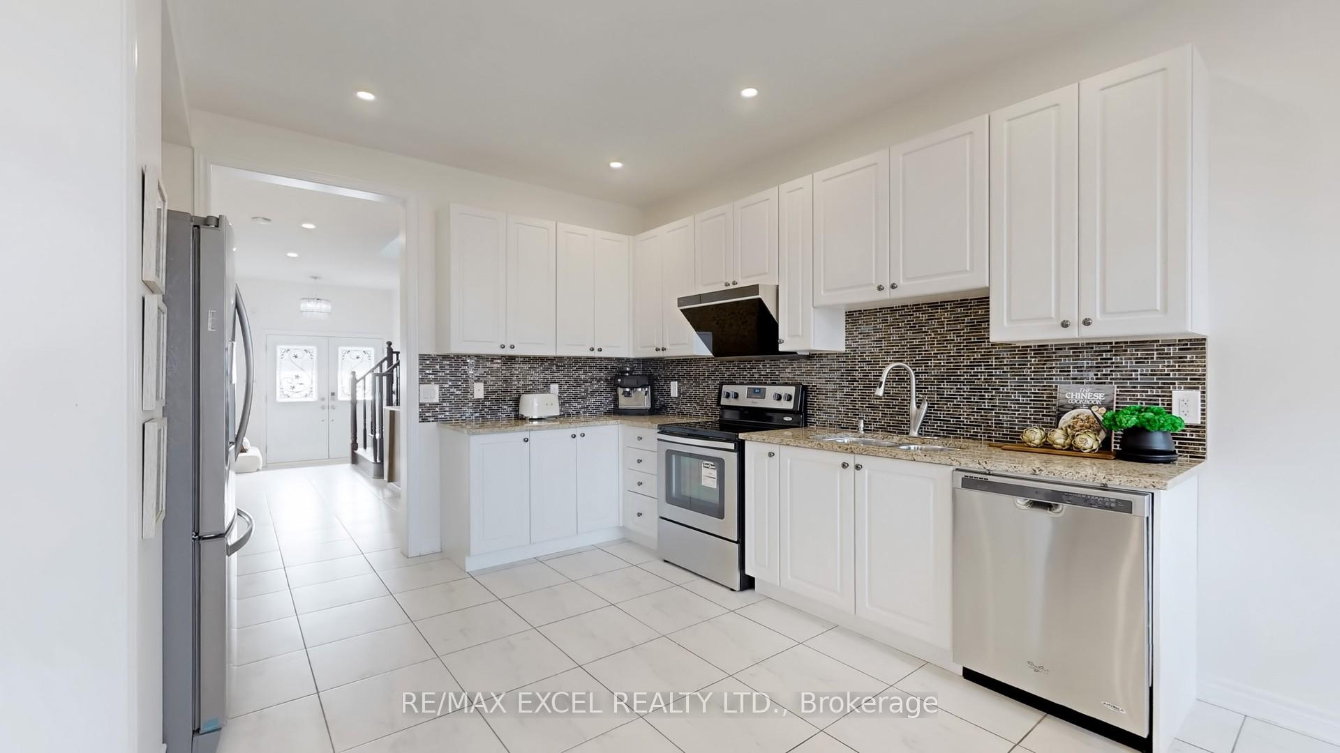 Photo 12 of 11 Unity Gardens Drive, Markham, Village Green-South Unionville — HOMEH