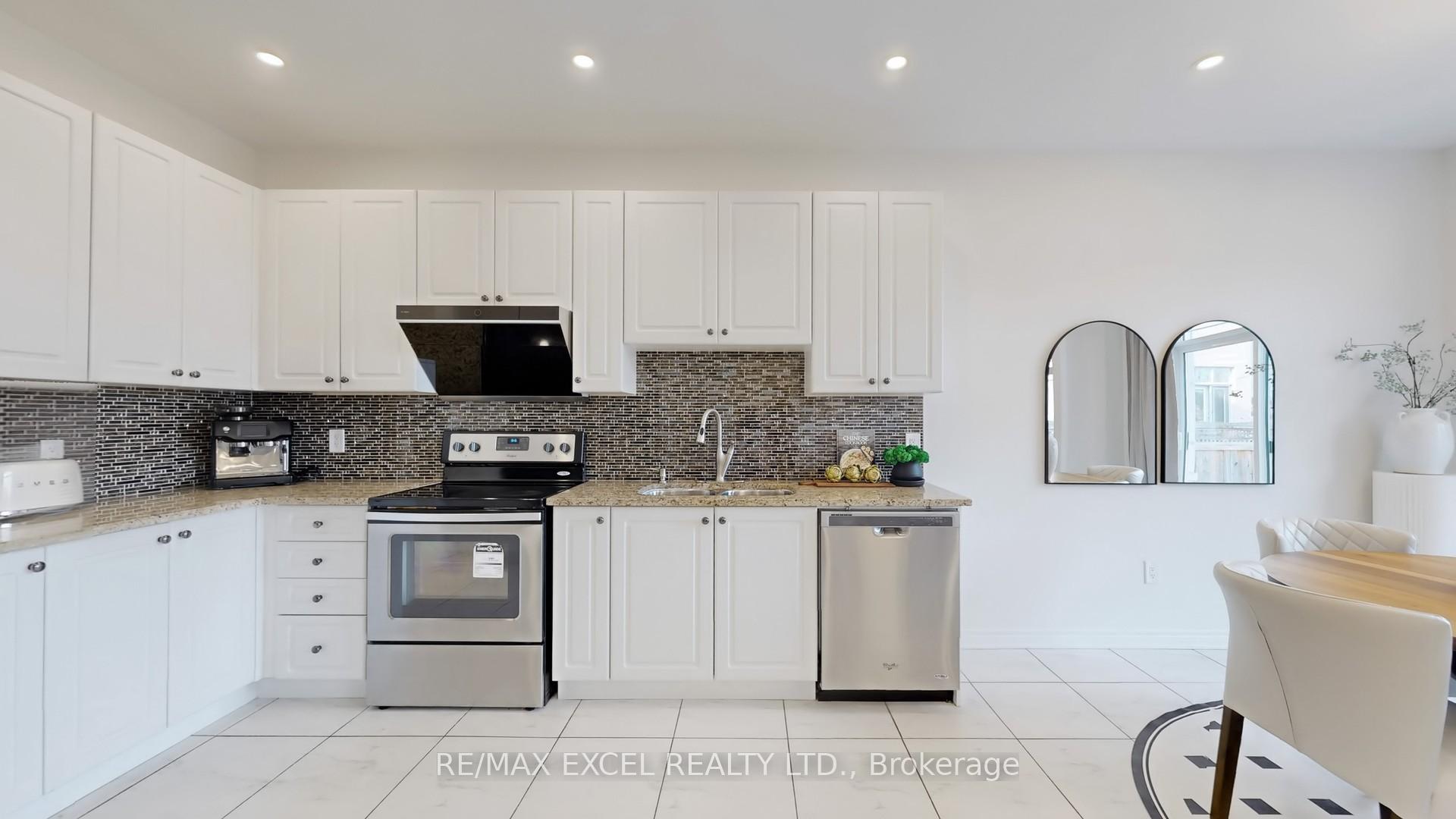 Photo 14 of 11 Unity Gardens Drive, Markham, Village Green-South Unionville — HOMEH