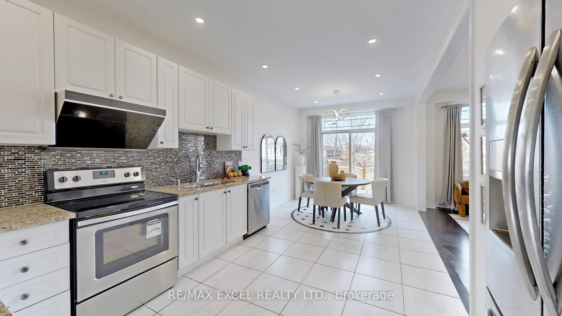 Photo 17 of 11 Unity Gardens Drive, Markham, Village Green-South Unionville — HOMEH