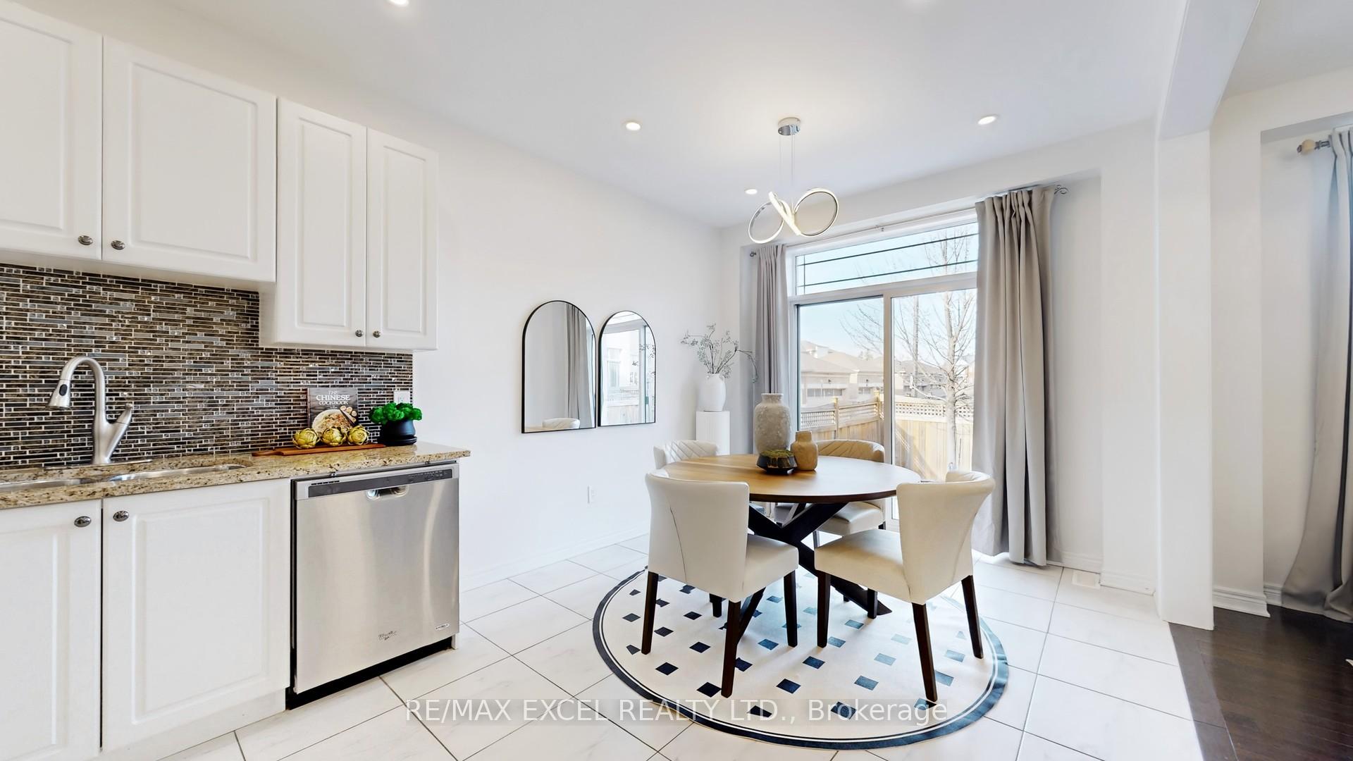 Photo 18 of 11 Unity Gardens Drive, Markham, Village Green-South Unionville — HOMEH