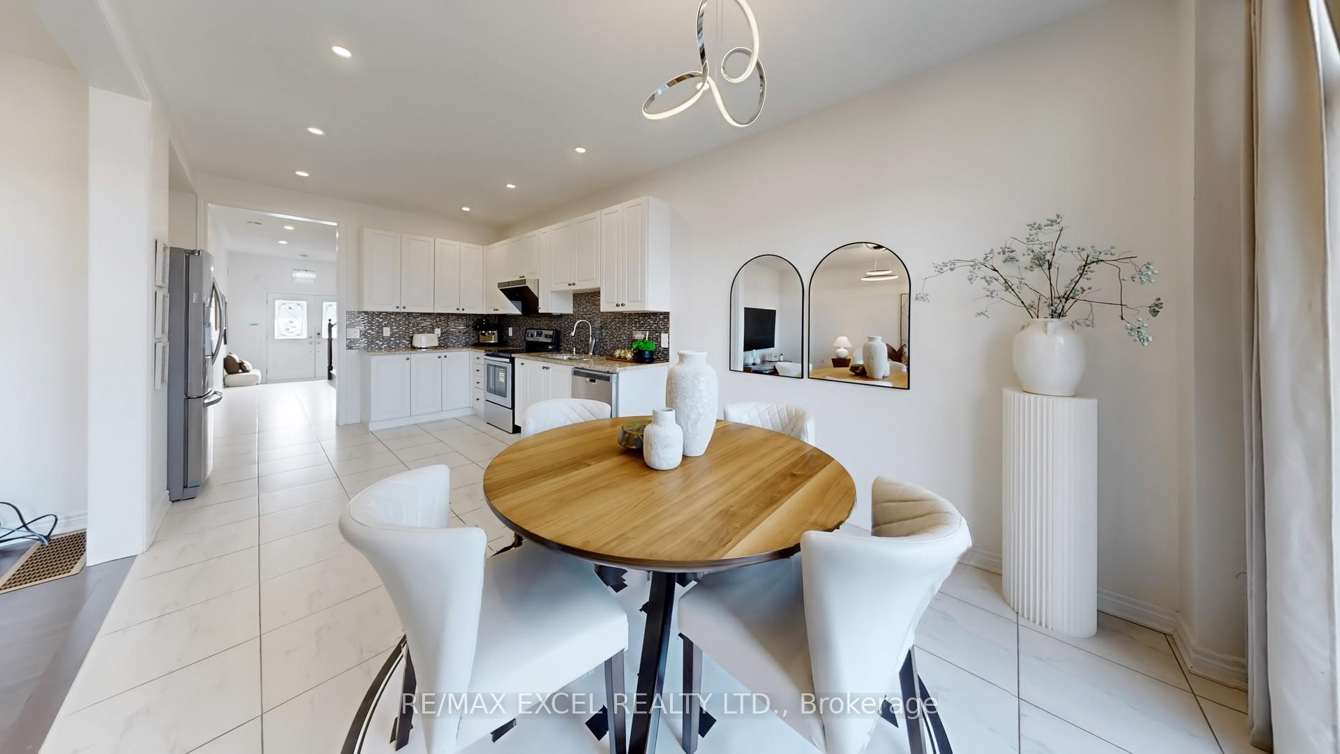 Photo 20 of 11 Unity Gardens Drive, Markham, Village Green-South Unionville — HOMEH