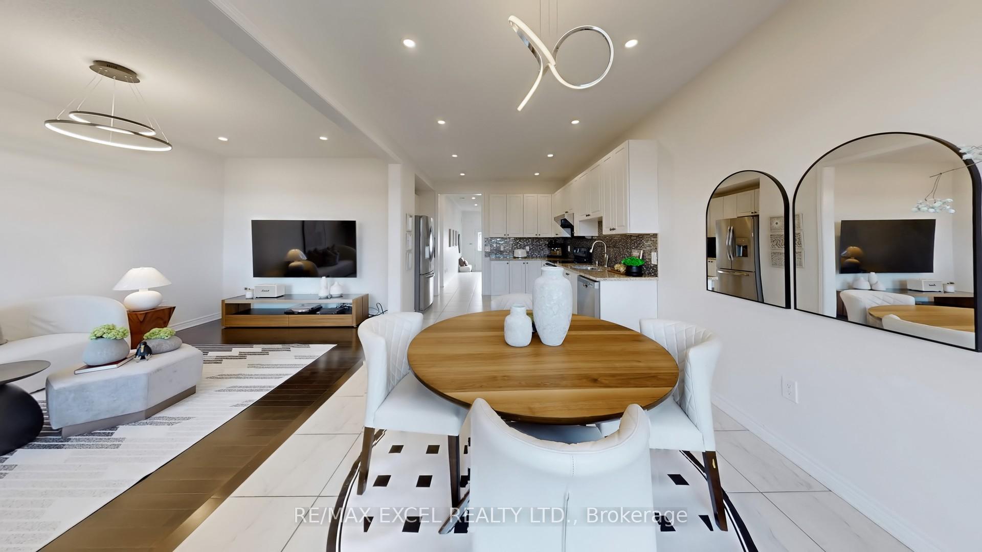 Photo 21 of 11 Unity Gardens Drive, Markham, Village Green-South Unionville — HOMEH