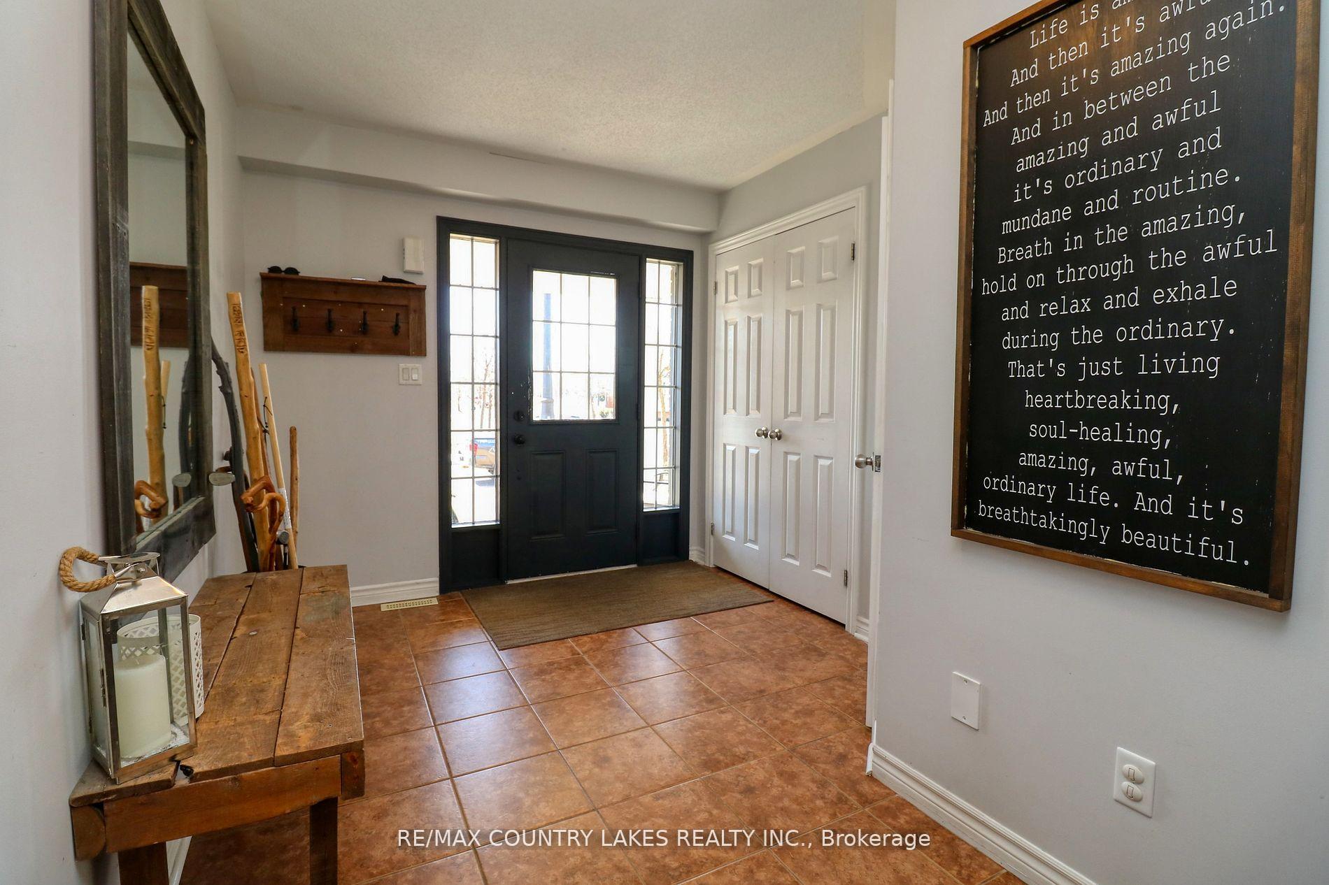 Photo 3 of 8 Fallingbrook Crescent, Kawartha Lakes, Lindsay — HOMEH