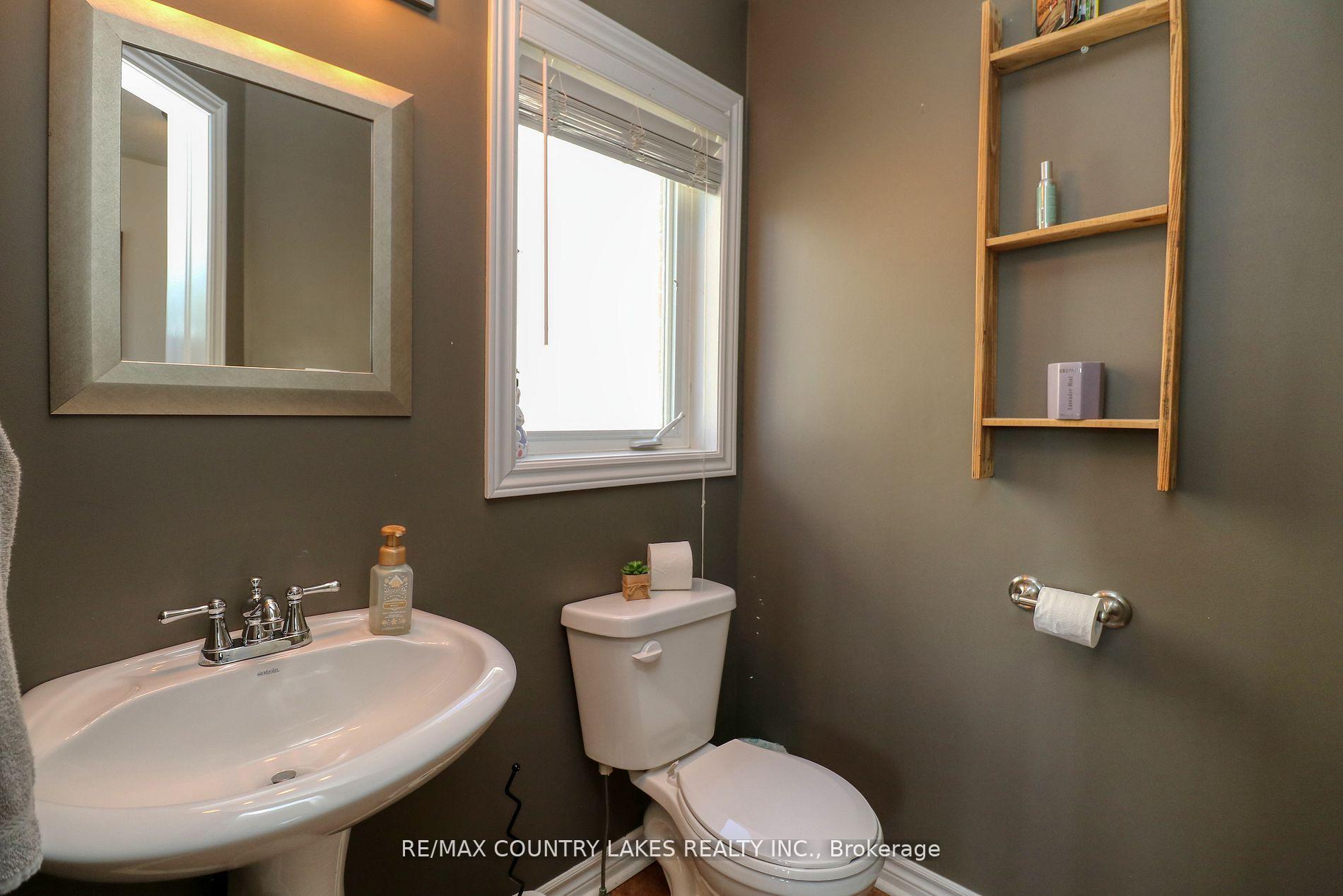 Photo 4 of 8 Fallingbrook Crescent, Kawartha Lakes, Lindsay — HOMEH