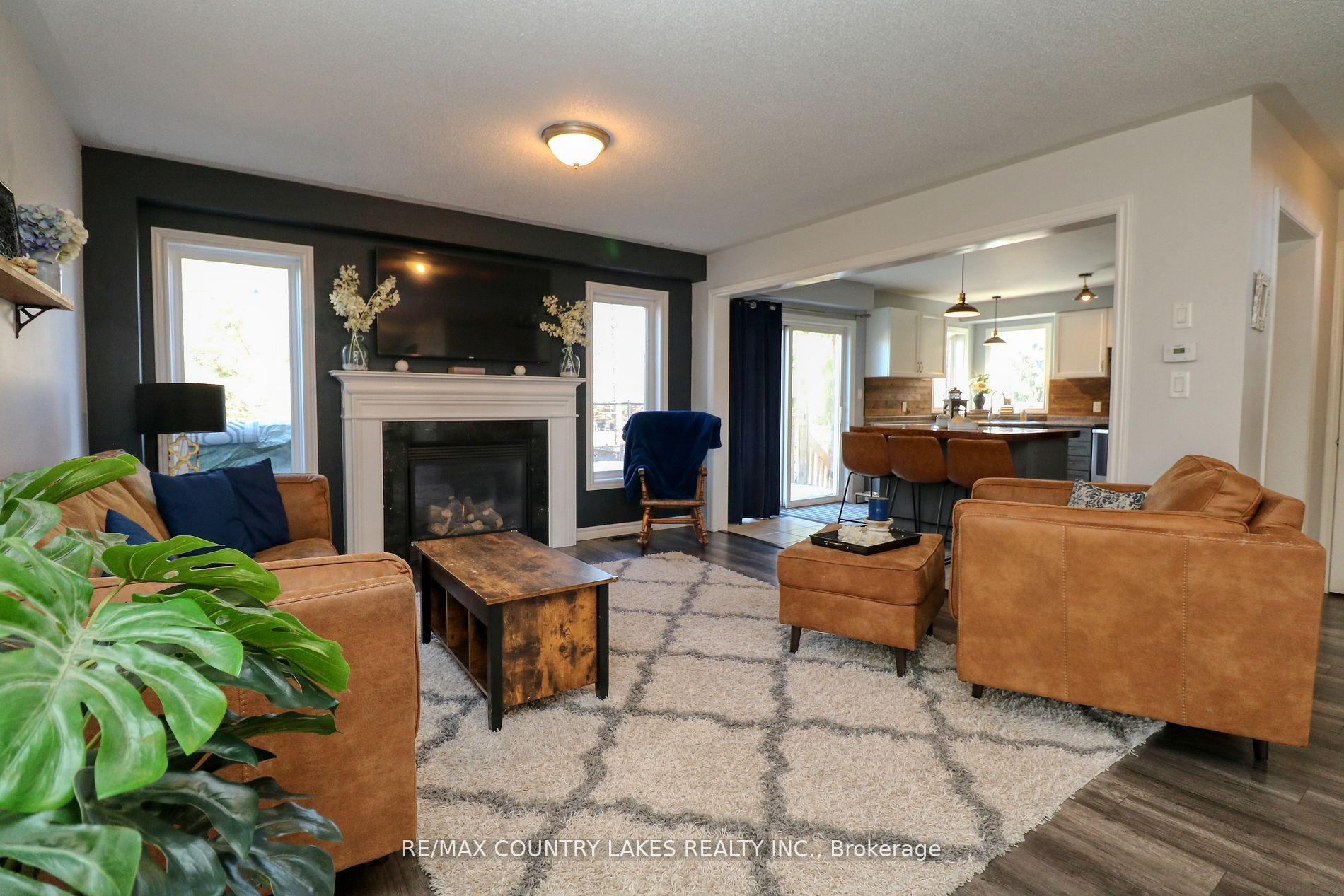 Photo 6 of 8 Fallingbrook Crescent, Kawartha Lakes, Lindsay — HOMEH