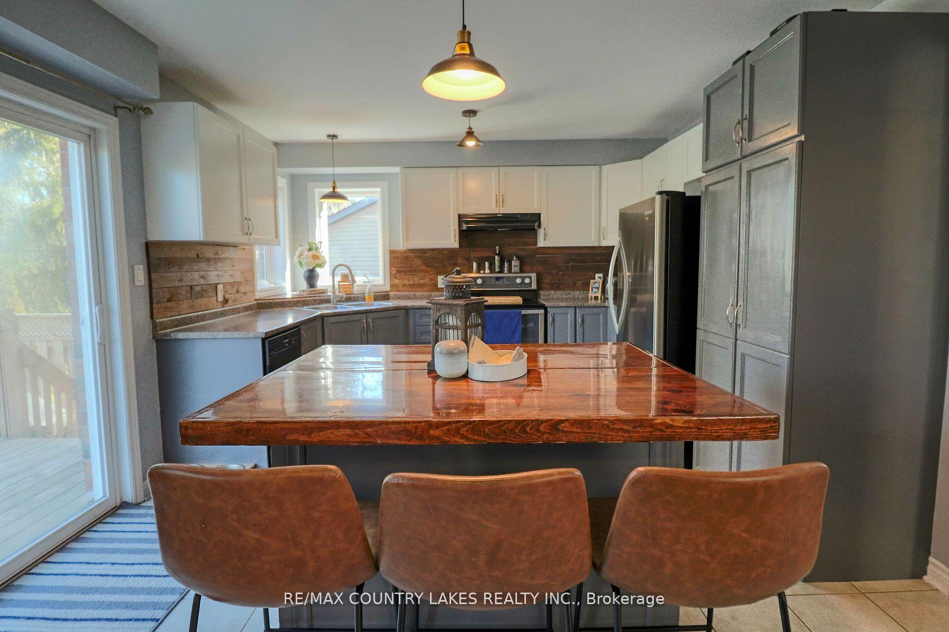 Photo 8 of 8 Fallingbrook Crescent, Kawartha Lakes, Lindsay — HOMEH