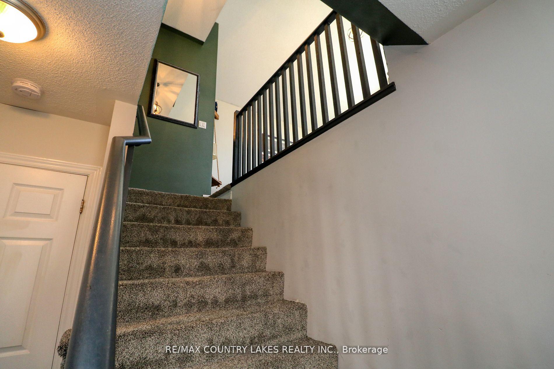 Photo 10 of 8 Fallingbrook Crescent, Kawartha Lakes, Lindsay — HOMEH