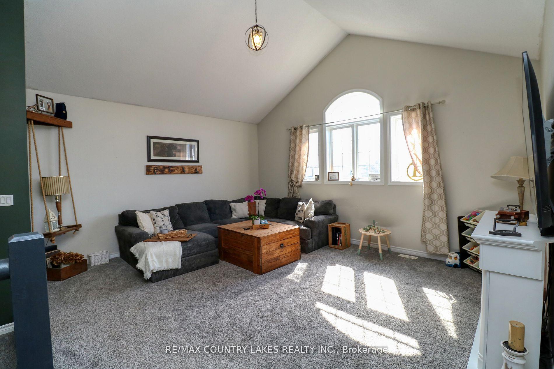 Photo 12 of 8 Fallingbrook Crescent, Kawartha Lakes, Lindsay — HOMEH