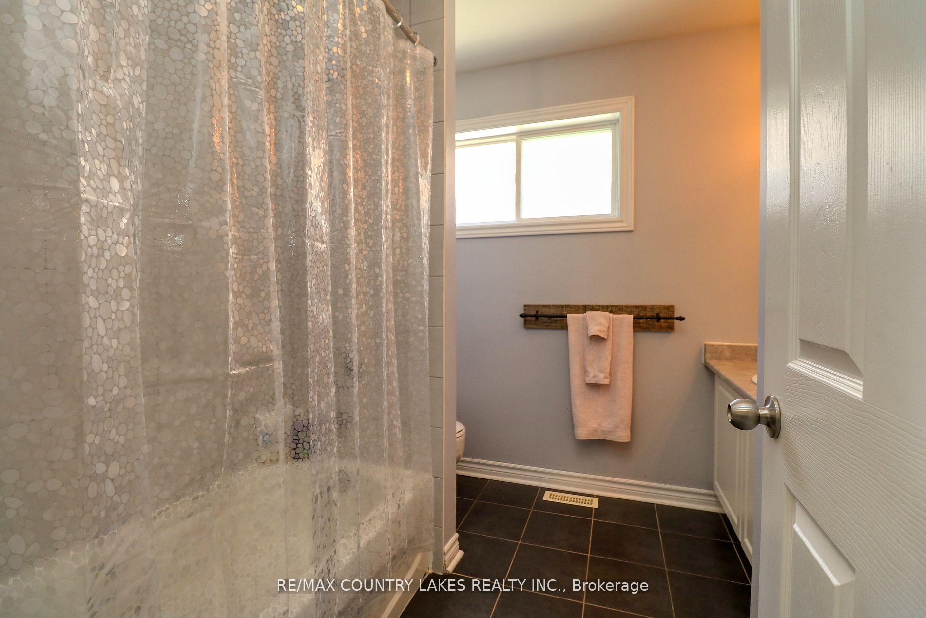 Photo 17 of 8 Fallingbrook Crescent, Kawartha Lakes, Lindsay — HOMEH
