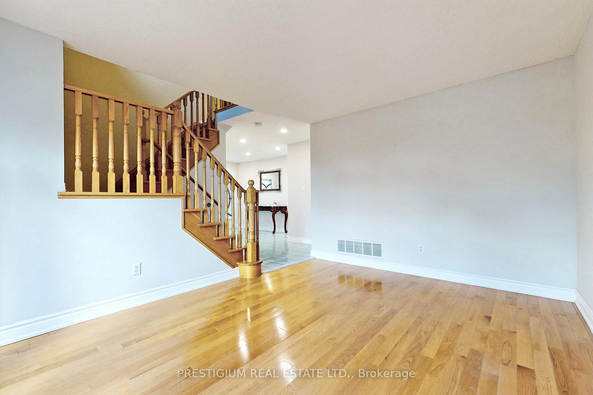 Photo 16 of 31 Meadowgrass Crescent, Markham, Legacy — HOMEH