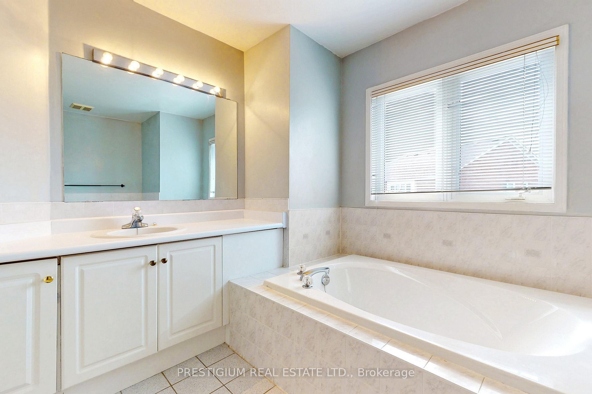 Photo 20 of 31 Meadowgrass Crescent, Markham, Legacy — HOMEH