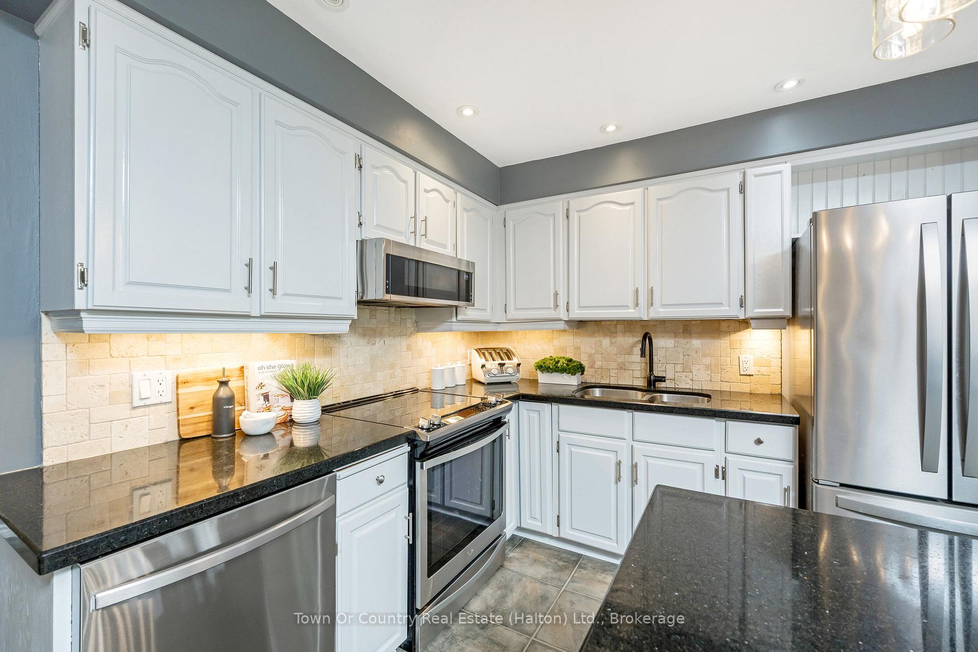 Photo 16 of 472 White Drive, Milton, Timberlea — HOMEH