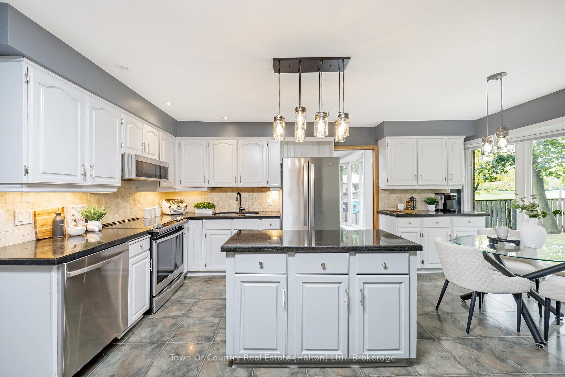 Photo 19 of 472 White Drive, Milton, Timberlea — HOMEH