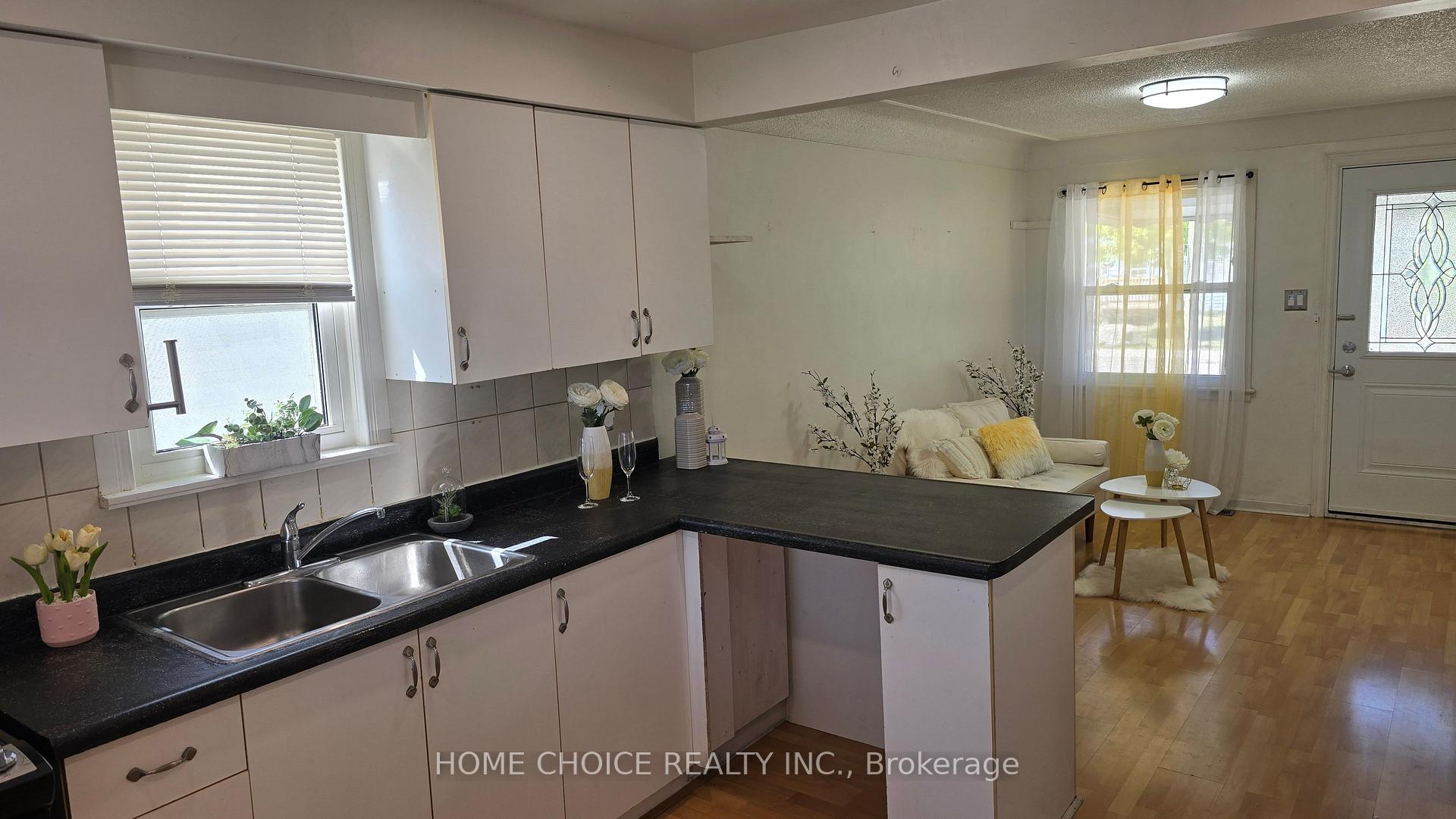 Photo 3 of 558 Quebec Street, Hamilton, Parkview — HOMEH