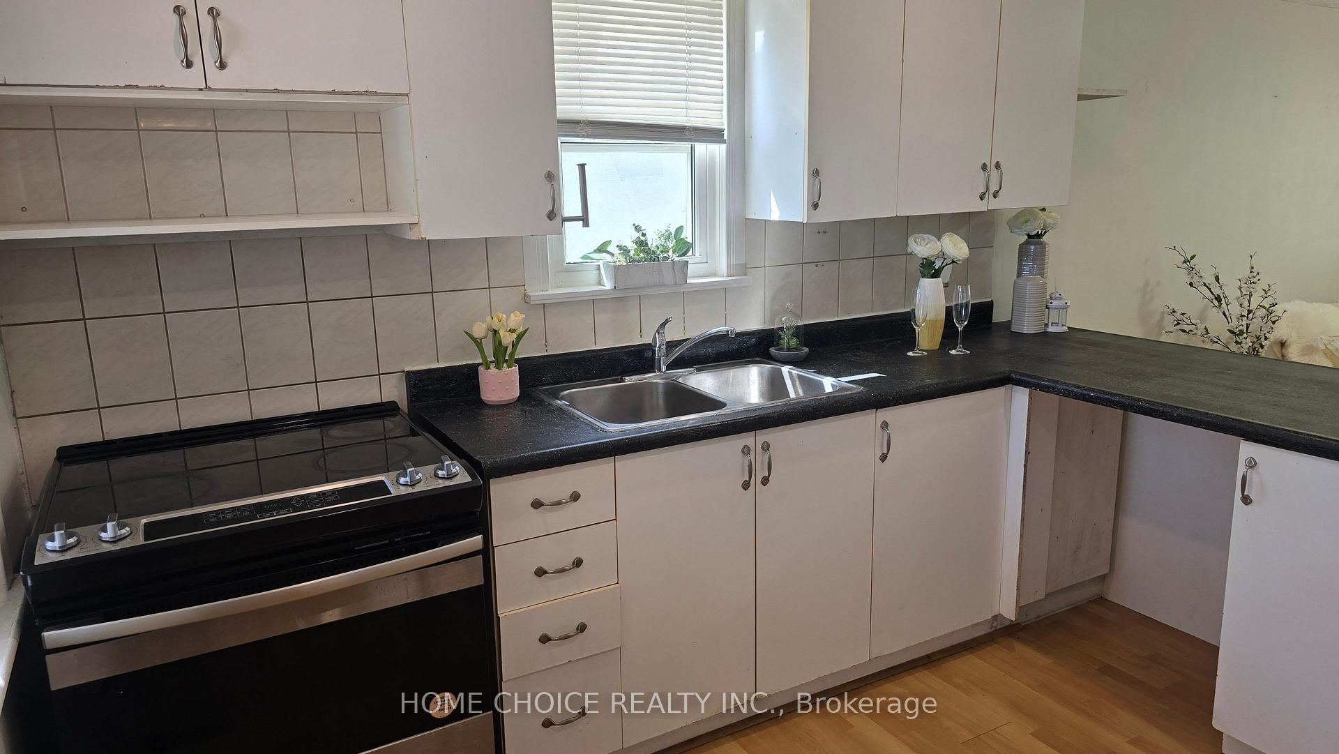 Photo 4 of 558 Quebec Street, Hamilton, Parkview — HOMEH