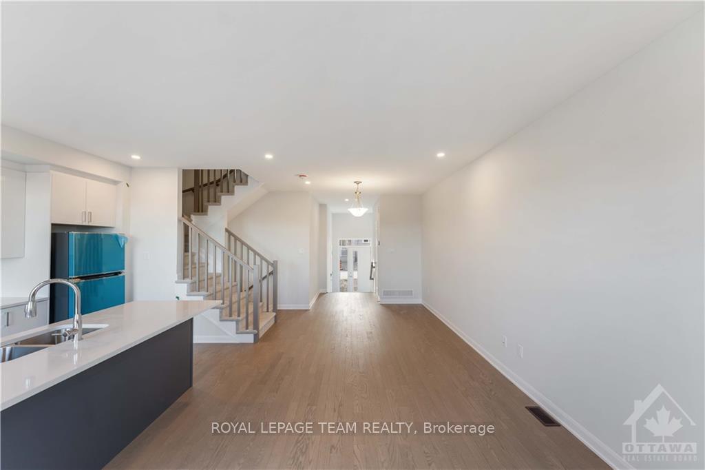 Photo 3 of 702 Fairline Row, Ottawa, Kanata - Emerald Meadows/Trailwest — HOMEH
