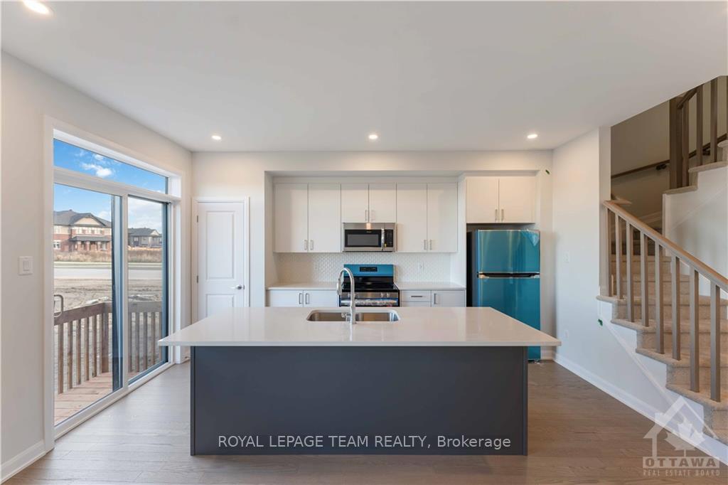 Photo 7 of 702 Fairline Row, Ottawa, Kanata - Emerald Meadows/Trailwest — HOMEH