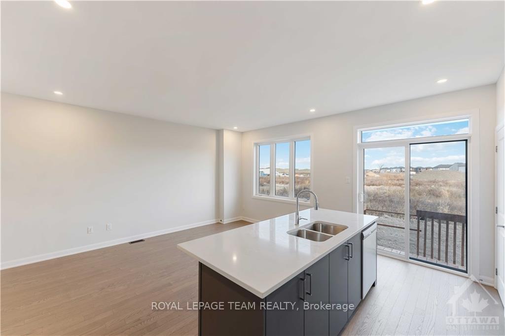 Photo 10 of 702 Fairline Row, Ottawa, Kanata - Emerald Meadows/Trailwest — HOMEH