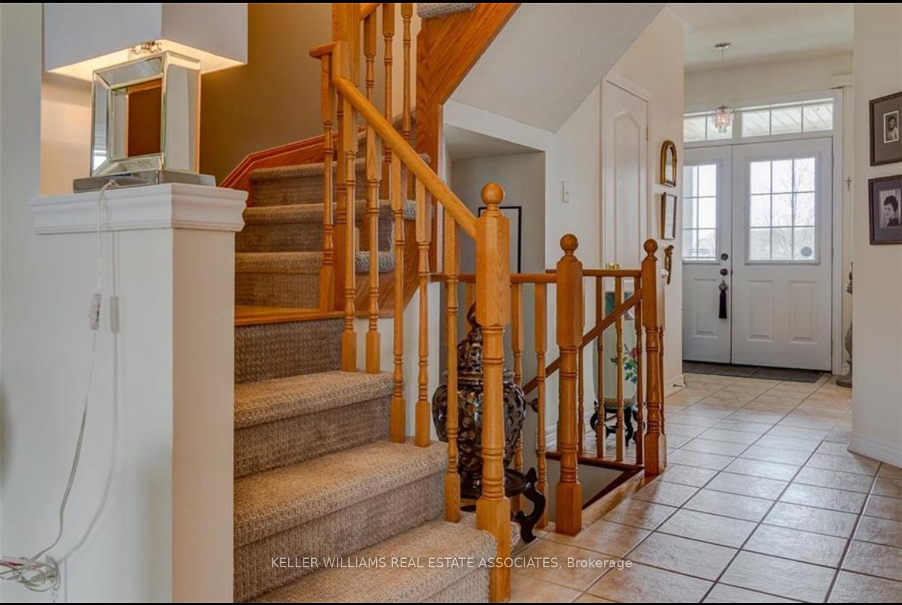 Photo 2 of 49 Westhampton Way, Hamilton, Stoney Creek — HOMEH