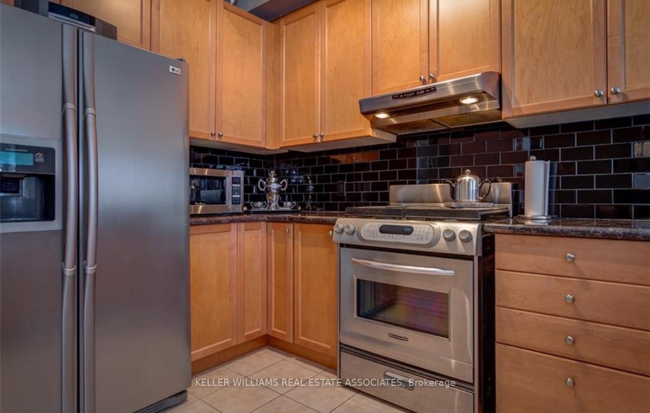 Photo 3 of 49 Westhampton Way, Hamilton, Stoney Creek — HOMEH