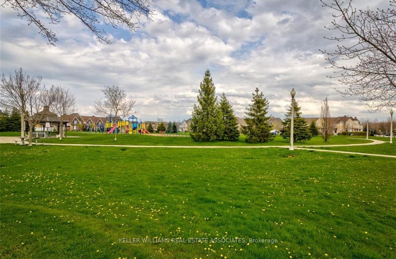 Photo 9 of 49 Westhampton Way, Hamilton, Stoney Creek — HOMEH
