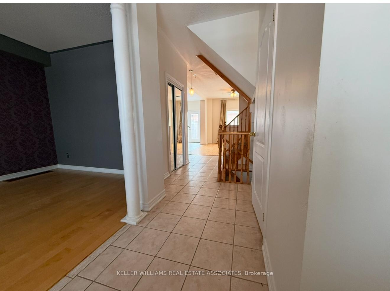 Photo 10 of 49 Westhampton Way, Hamilton, Stoney Creek — HOMEH