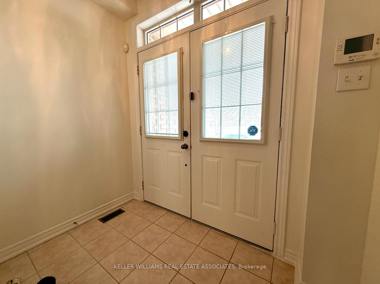 Photo 11 of 49 Westhampton Way, Hamilton, Stoney Creek — HOMEH