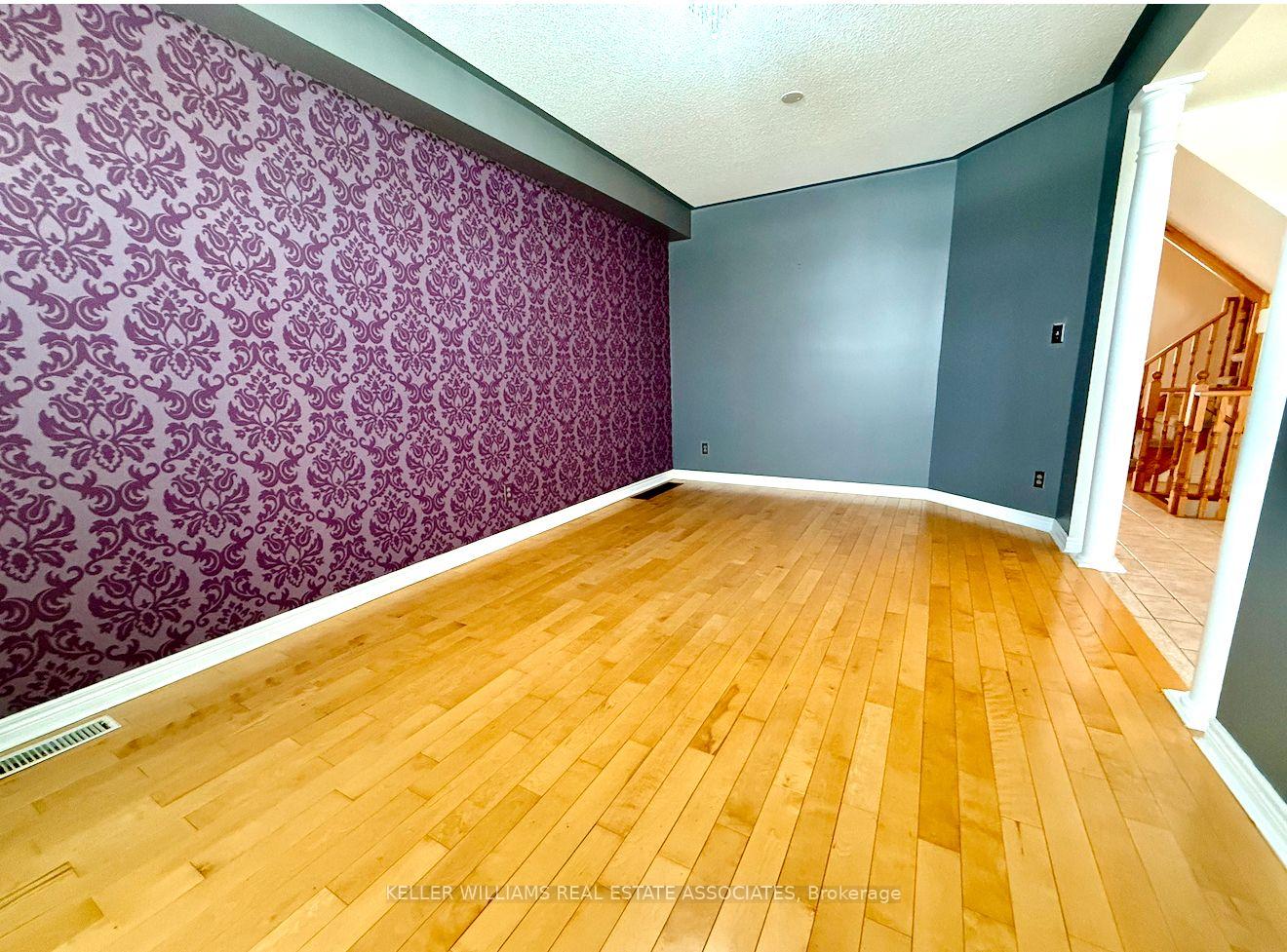 Photo 12 of 49 Westhampton Way, Hamilton, Stoney Creek — HOMEH
