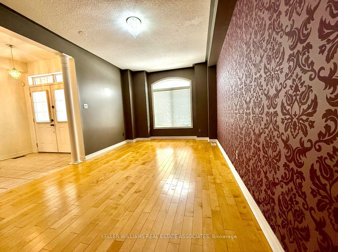 Photo 13 of 49 Westhampton Way, Hamilton, Stoney Creek — HOMEH