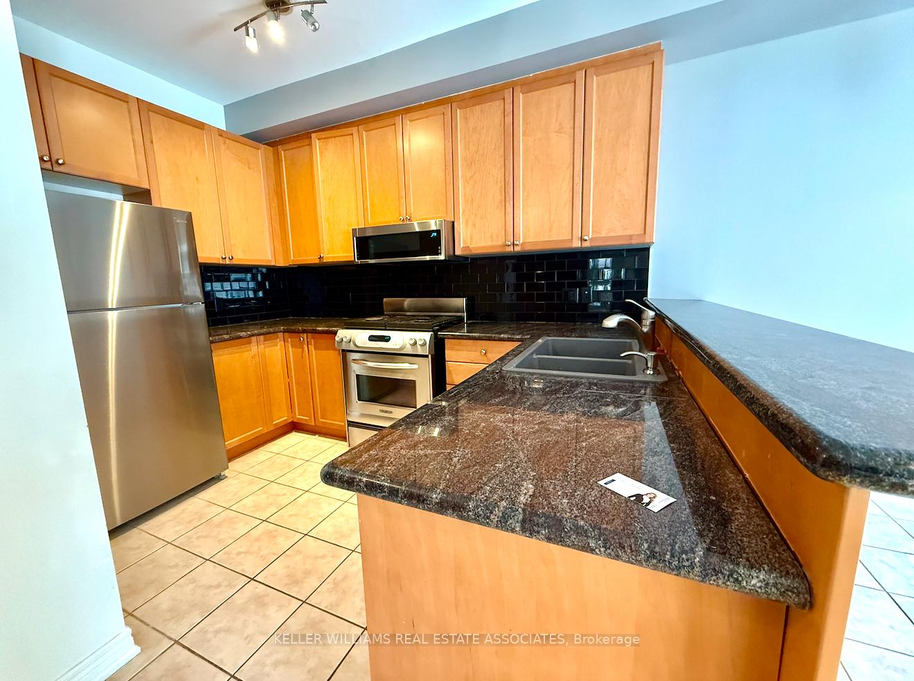Photo 17 of 49 Westhampton Way, Hamilton, Stoney Creek — HOMEH
