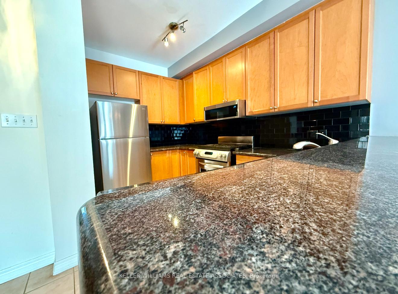 Photo 18 of 49 Westhampton Way, Hamilton, Stoney Creek — HOMEH