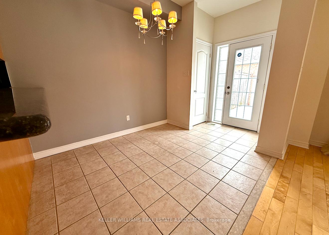 Photo 19 of 49 Westhampton Way, Hamilton, Stoney Creek — HOMEH