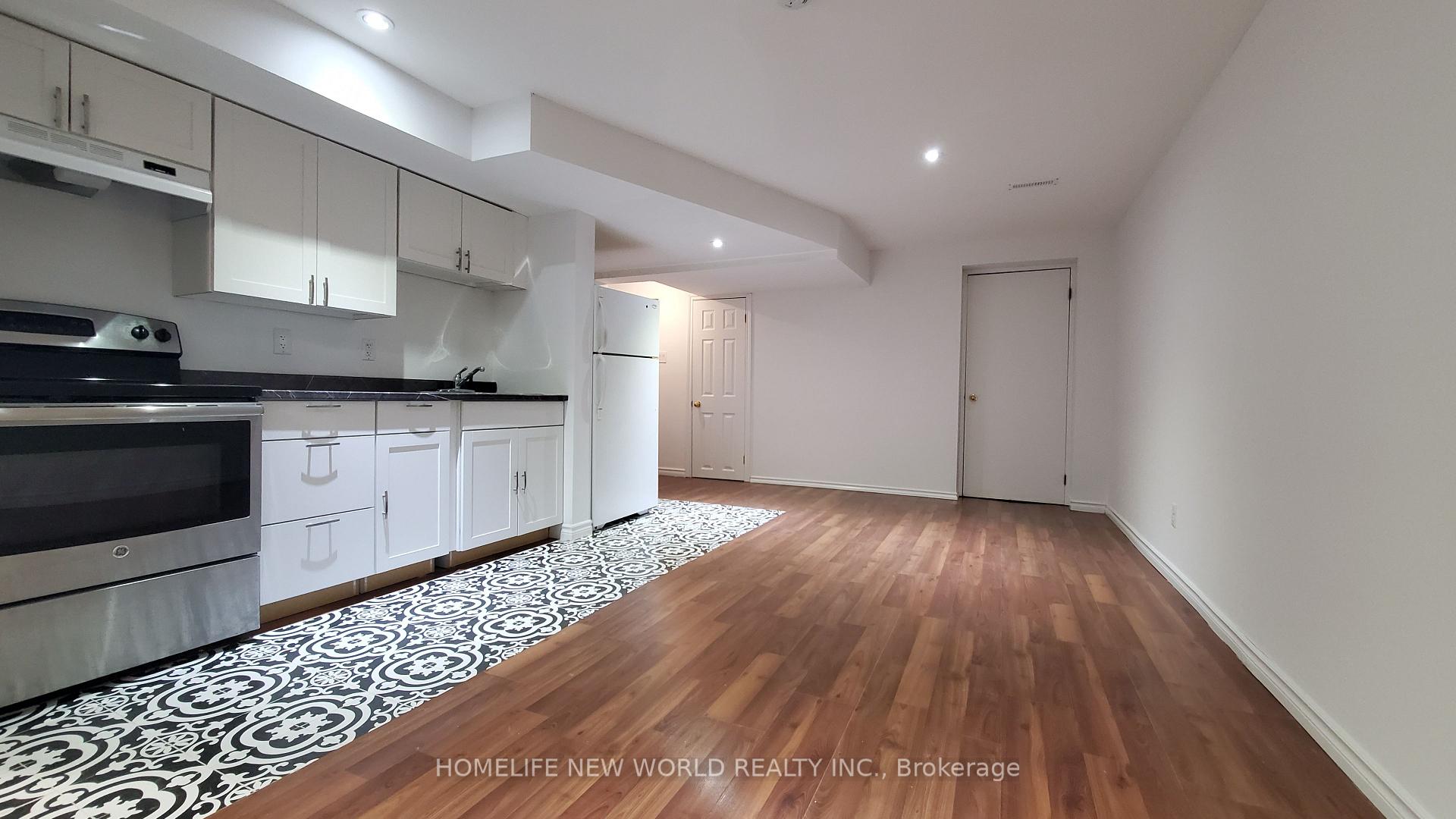 Photo 2 of 44 Storey Place, Markham, Middlefield — HOMEH