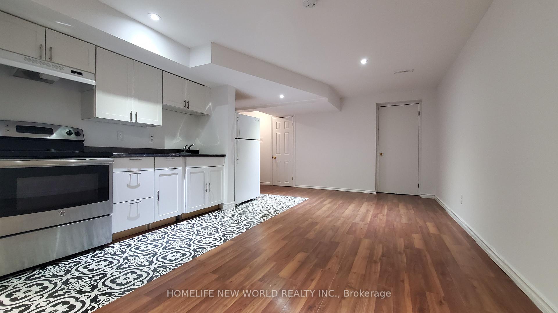 Photo 3 of 44 Storey Place, Markham, Middlefield — HOMEH