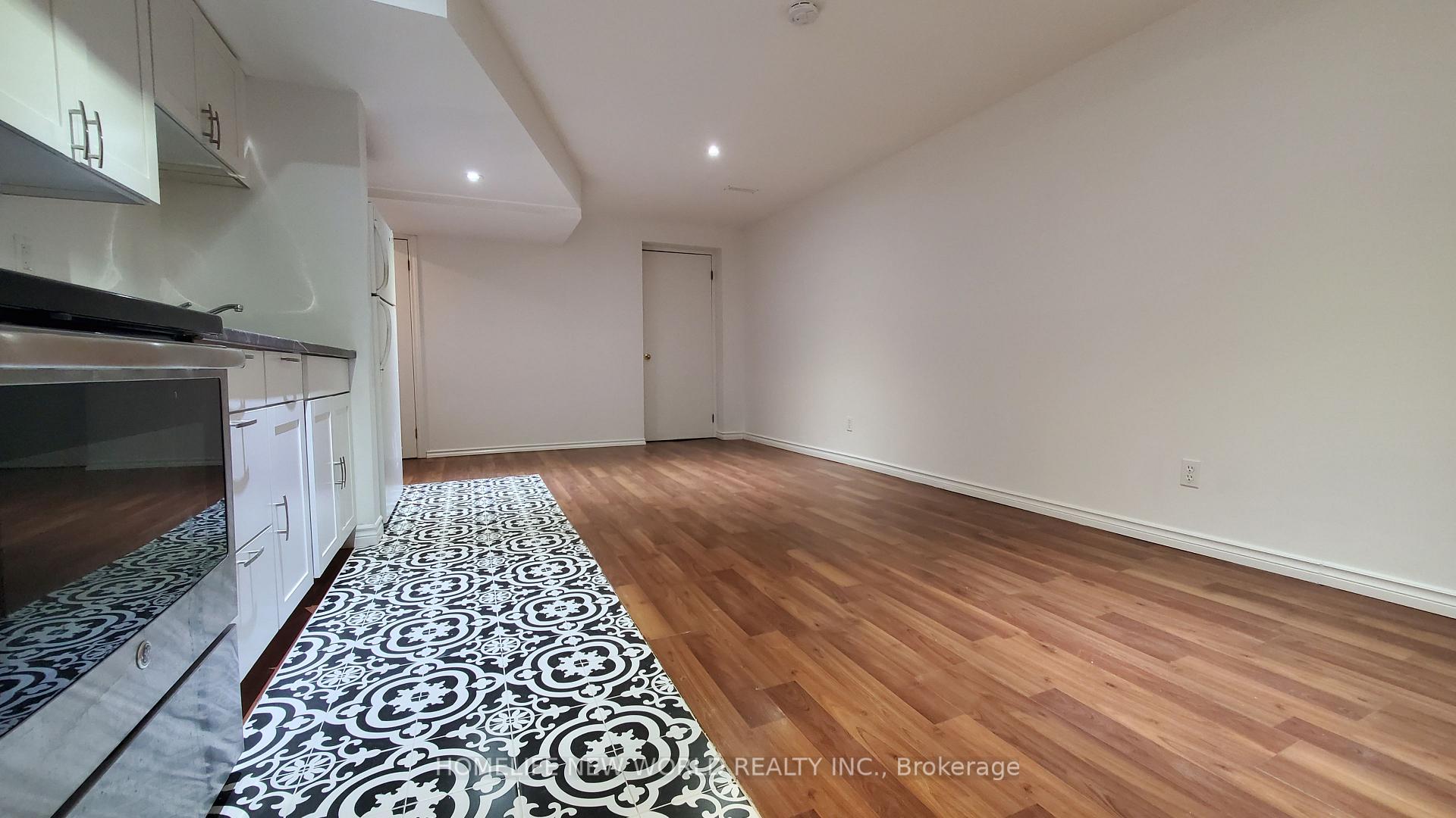 Photo 4 of 44 Storey Place, Markham, Middlefield — HOMEH