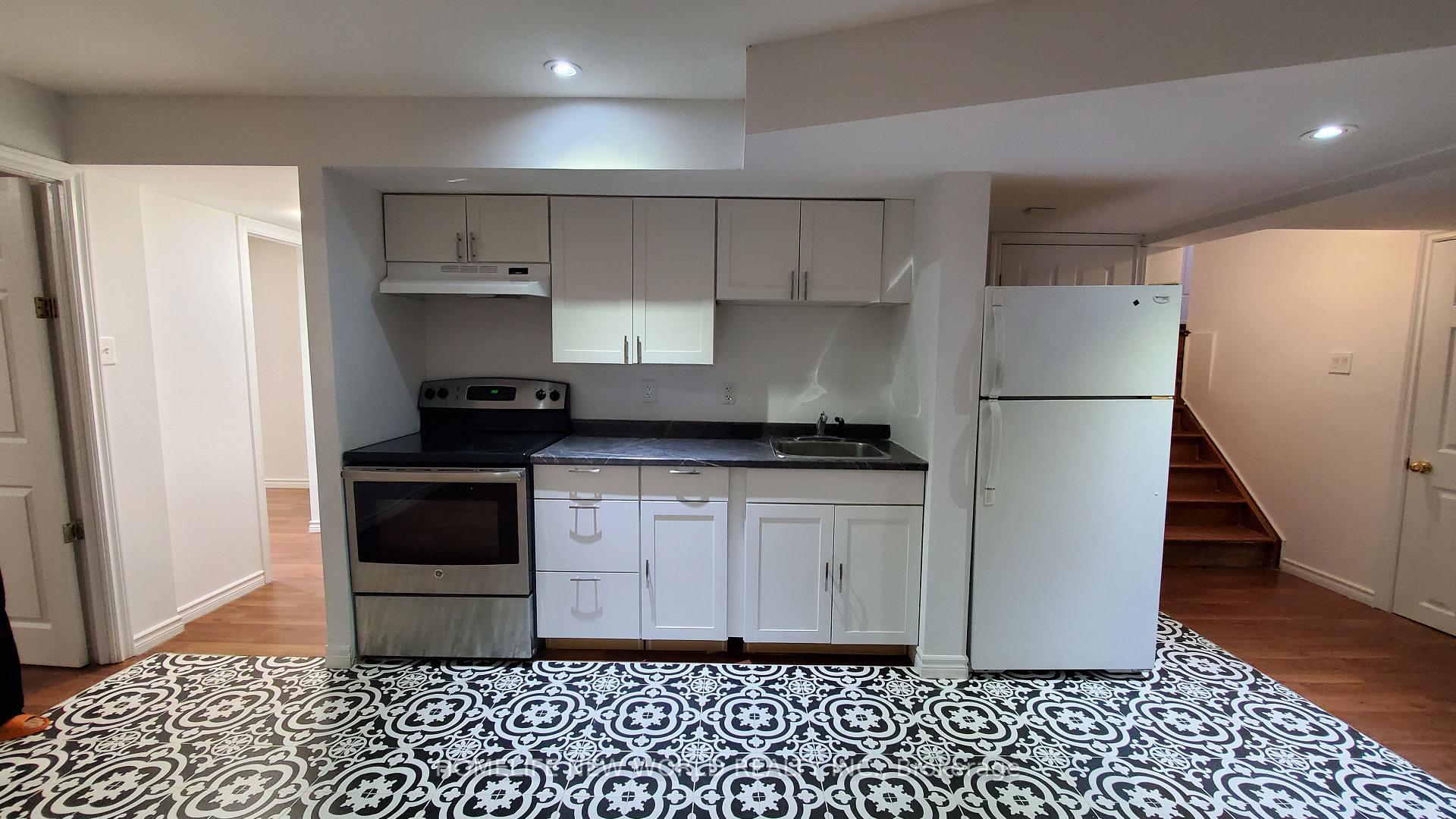 Photo 5 of 44 Storey Place, Markham, Middlefield — HOMEH