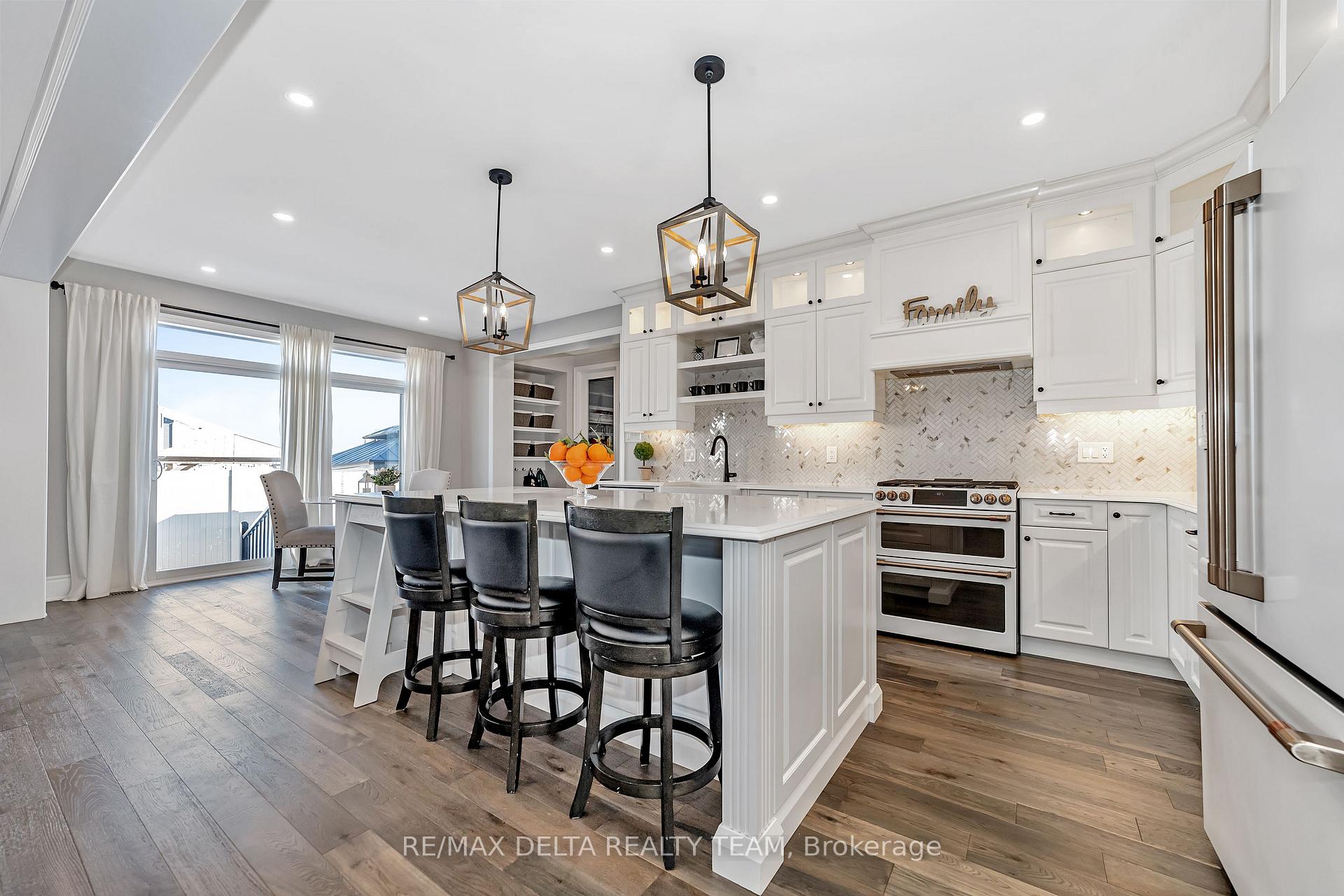 Photo 8 of 742 Brittanic Road, Ottawa, Kanata - Emerald Meadows/Trailwest — HOMEH