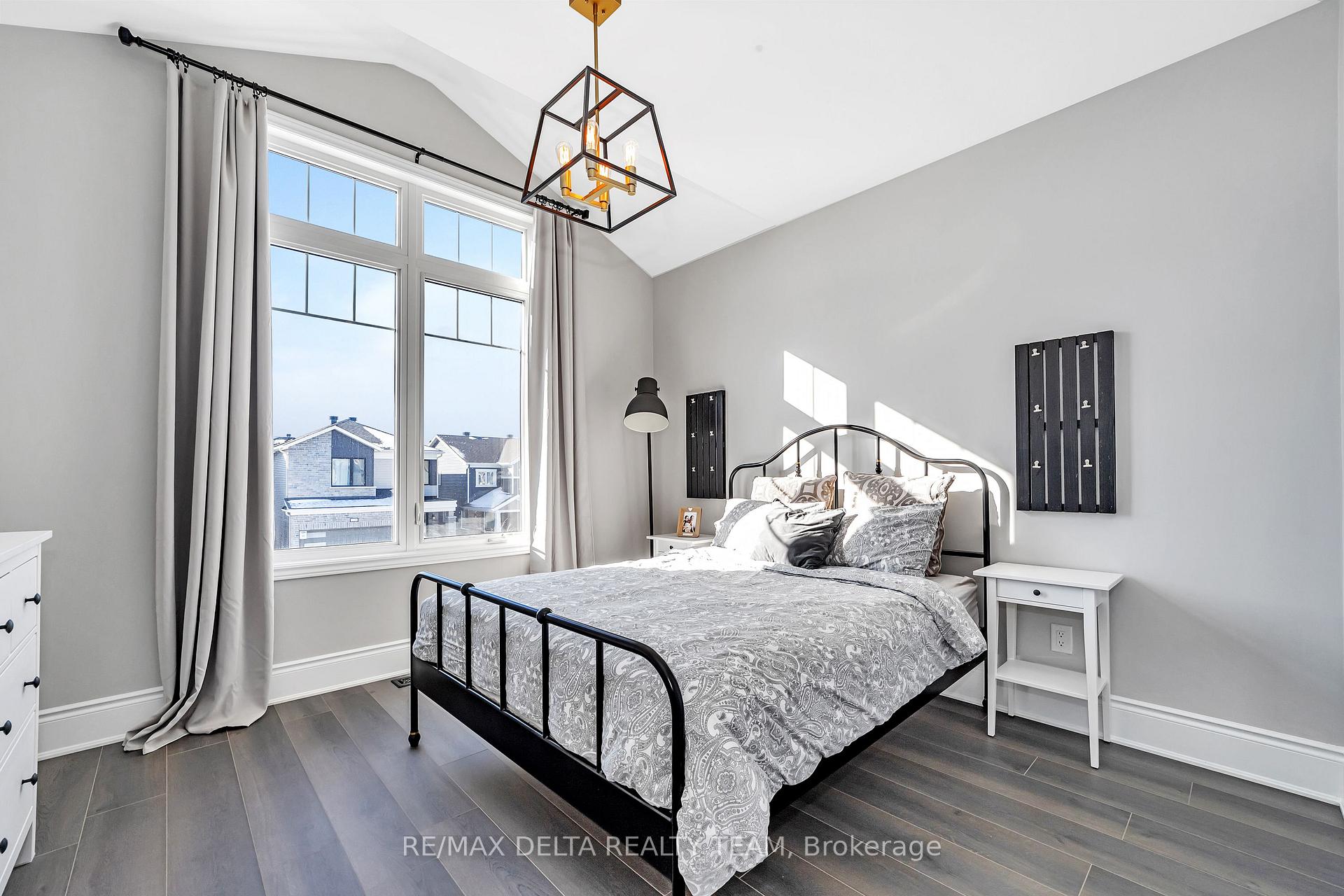 Photo 31 of 742 Brittanic Road, Ottawa, Kanata - Emerald Meadows/Trailwest — HOMEH