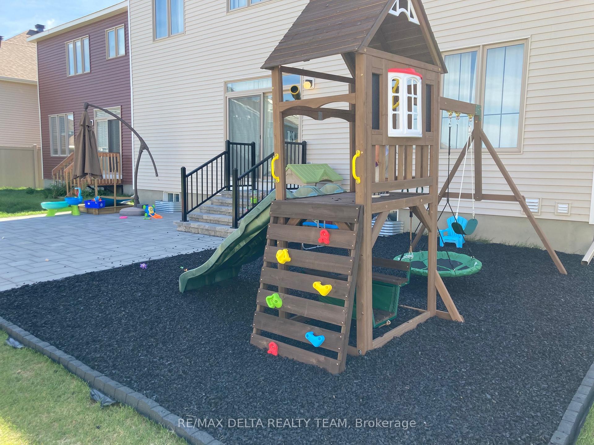 Photo 36 of 742 Brittanic Road, Ottawa, Kanata - Emerald Meadows/Trailwest — HOMEH