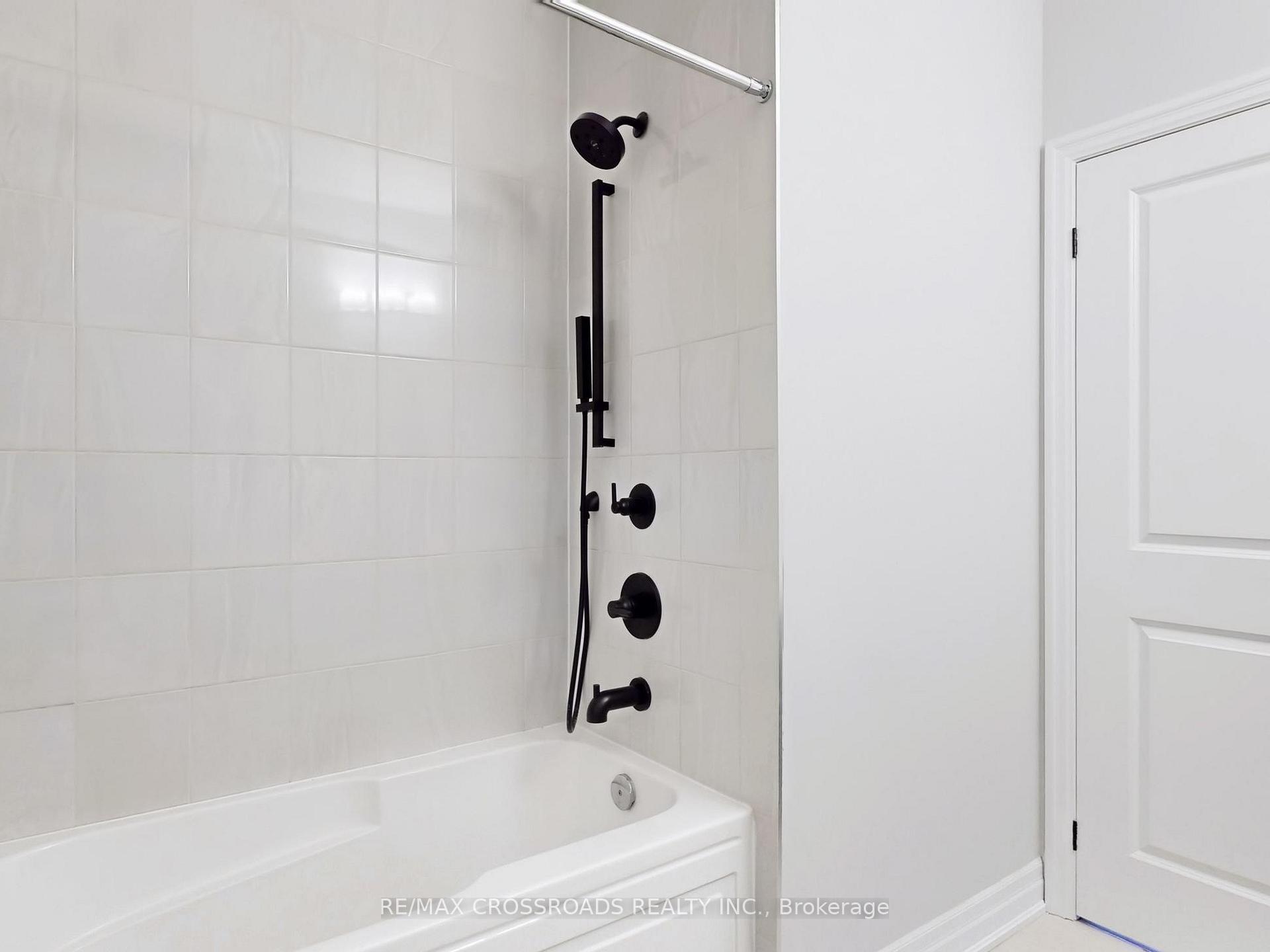 Photo 24 of 60 Harvey Bunker Crescent, Markham, Angus Glen — HOMEH