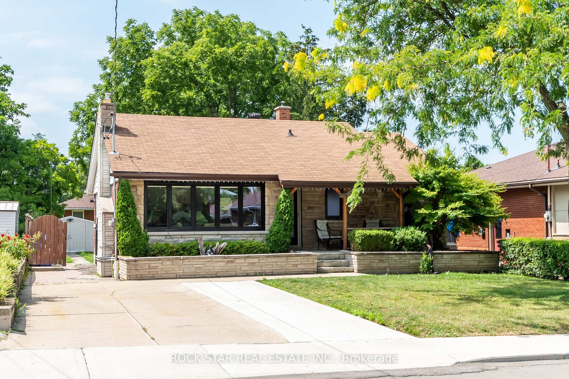 Photo 1 of 200 West 18th Street, Hamilton, Buchanan — HOMEH