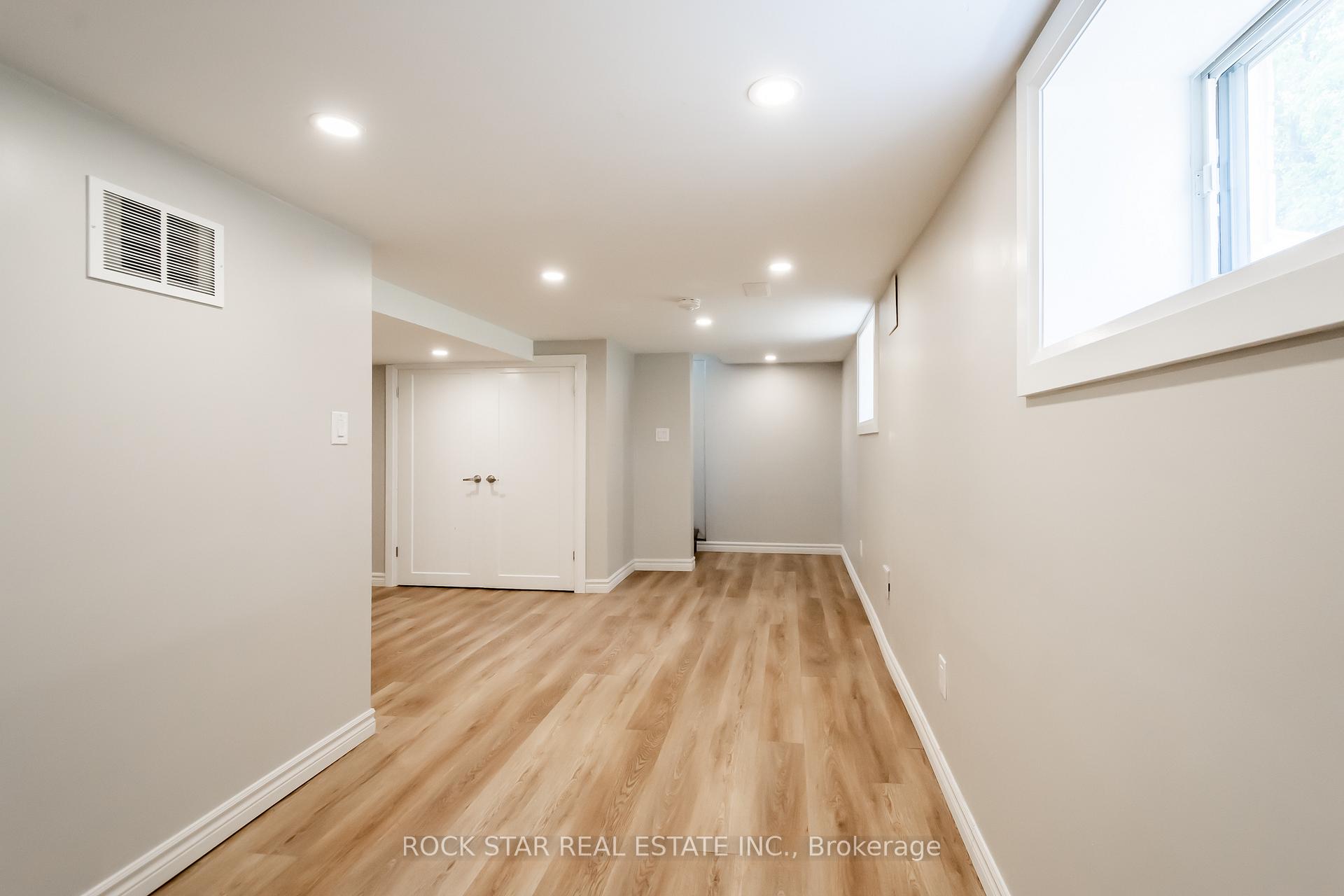 Photo 3 of 200 West 18th Street, Hamilton, Buchanan — HOMEH