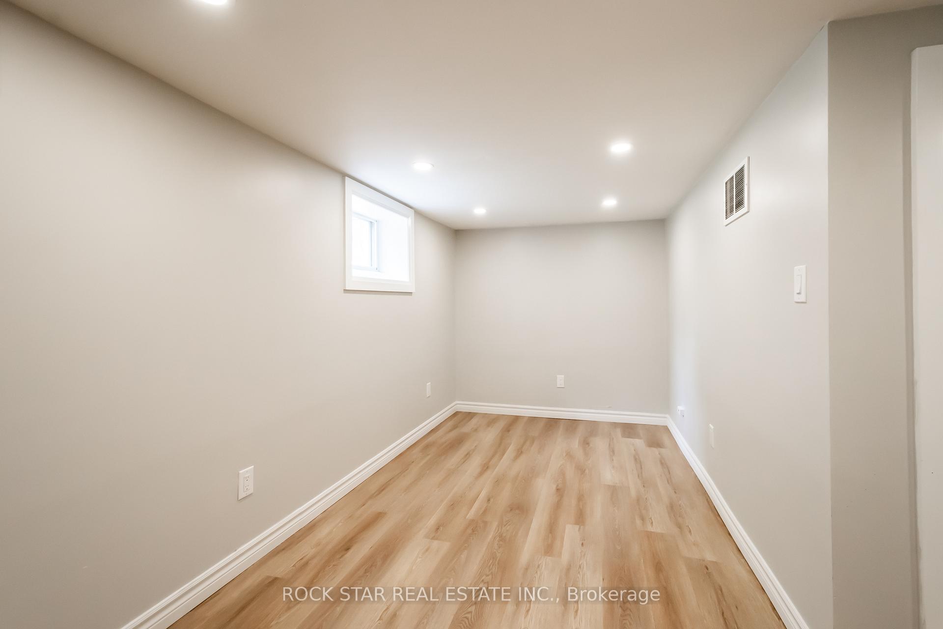 Photo 5 of 200 West 18th Street, Hamilton, Buchanan — HOMEH