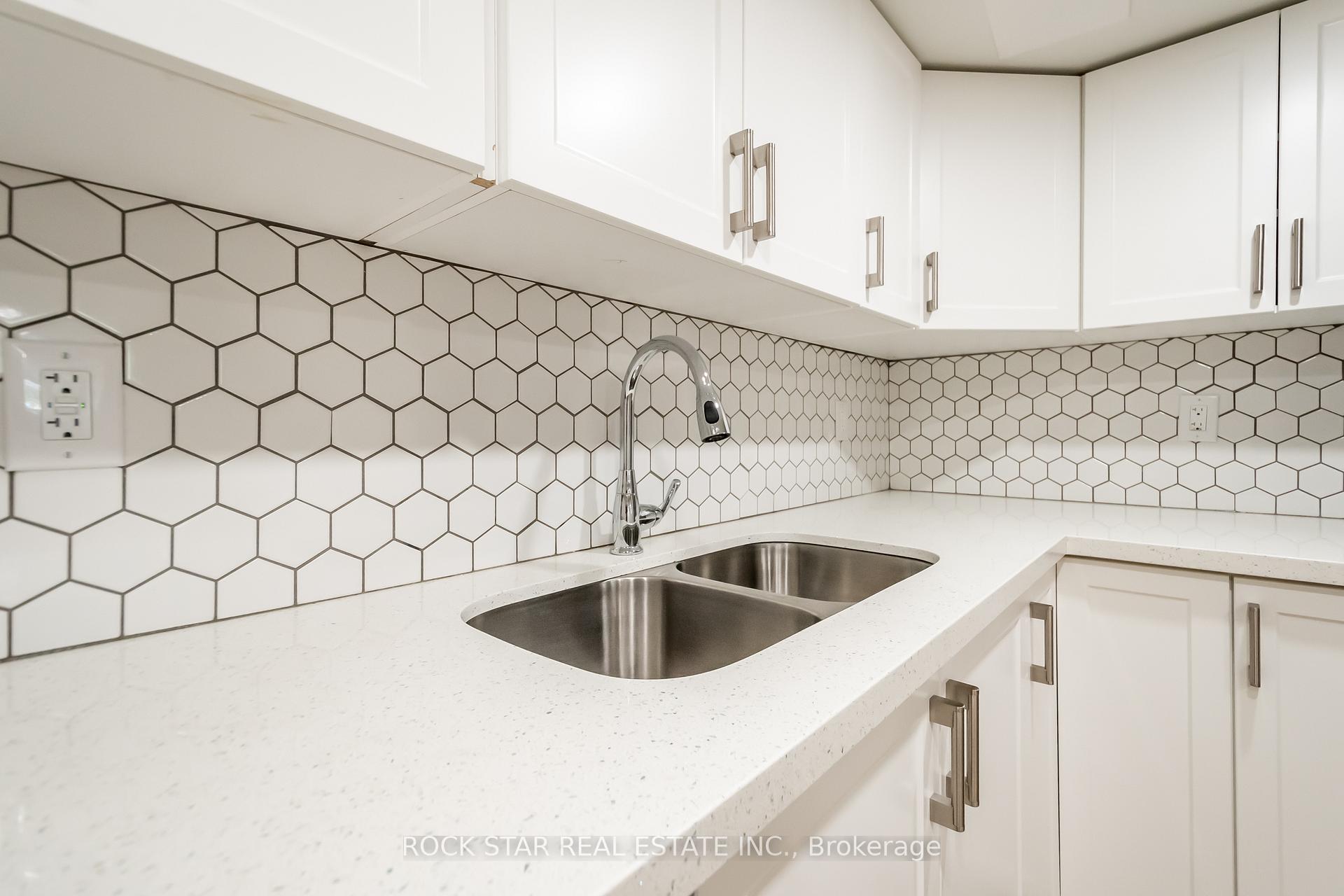 Photo 16 of 200 West 18th Street, Hamilton, Buchanan — HOMEH