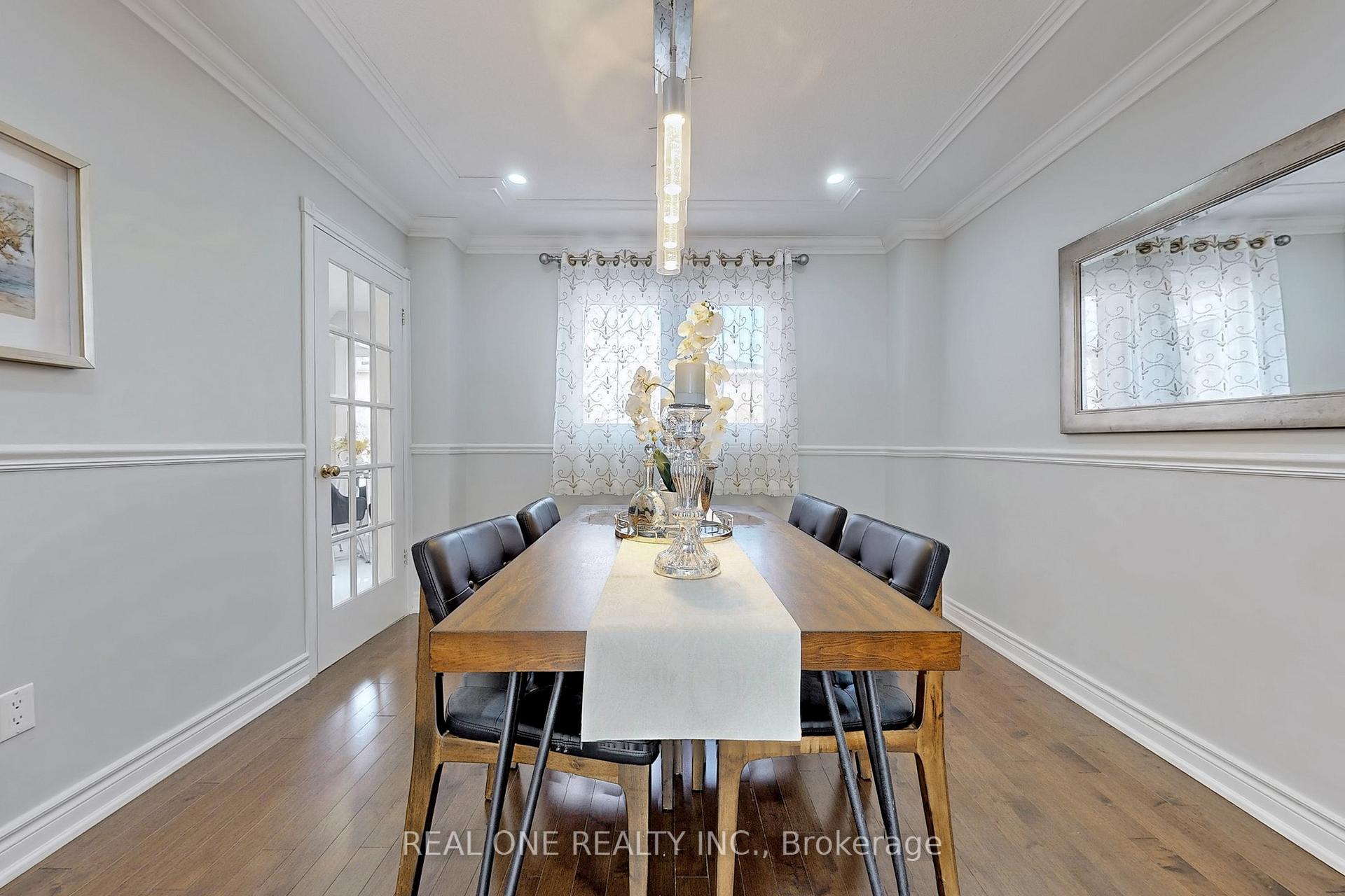 Photo 5 of 32 Adrian Crescent, Markham, Raymerville — HOMEH