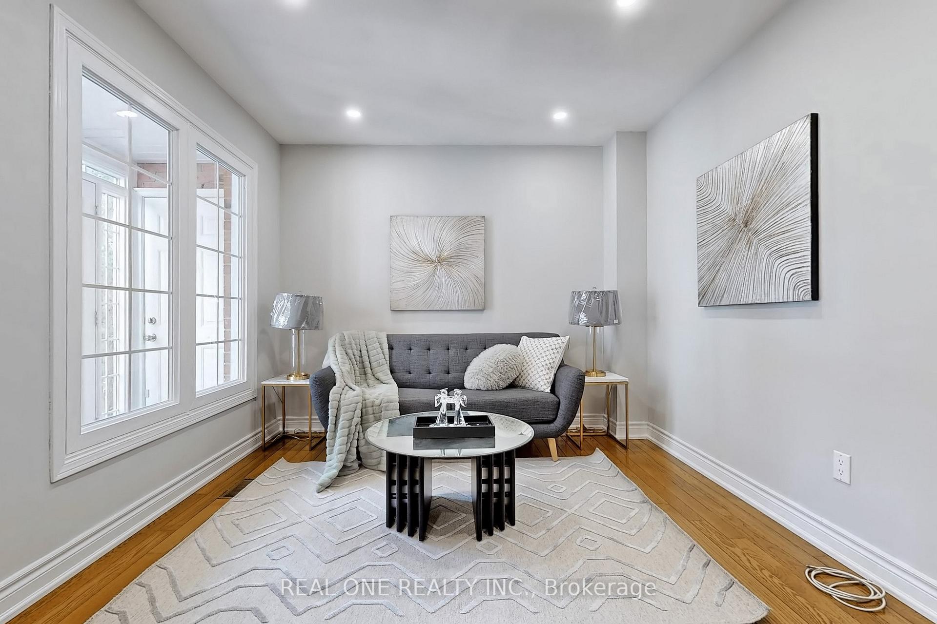 Photo 9 of 32 Adrian Crescent, Markham, Raymerville — HOMEH