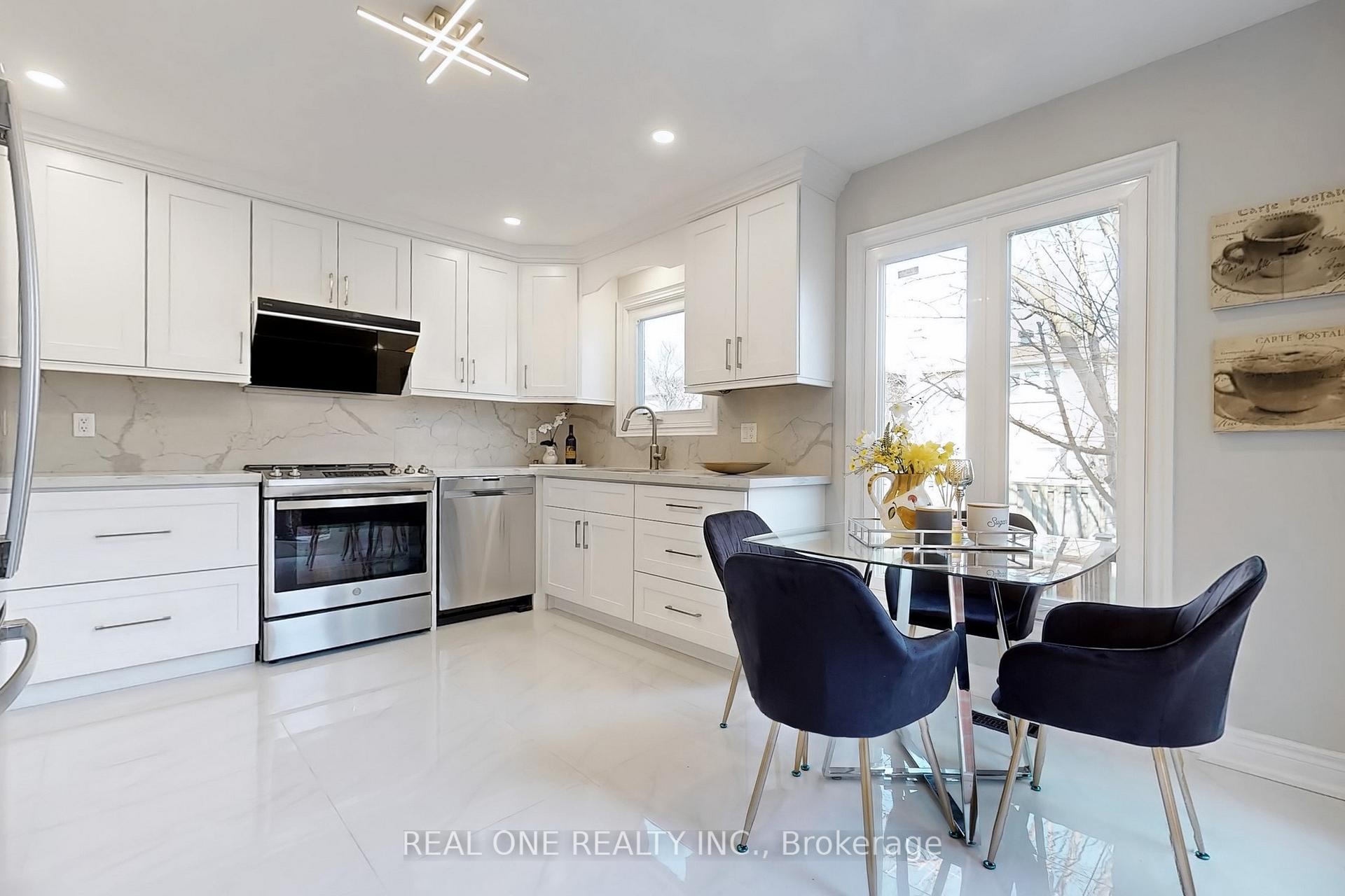Photo 10 of 32 Adrian Crescent, Markham, Raymerville — HOMEH