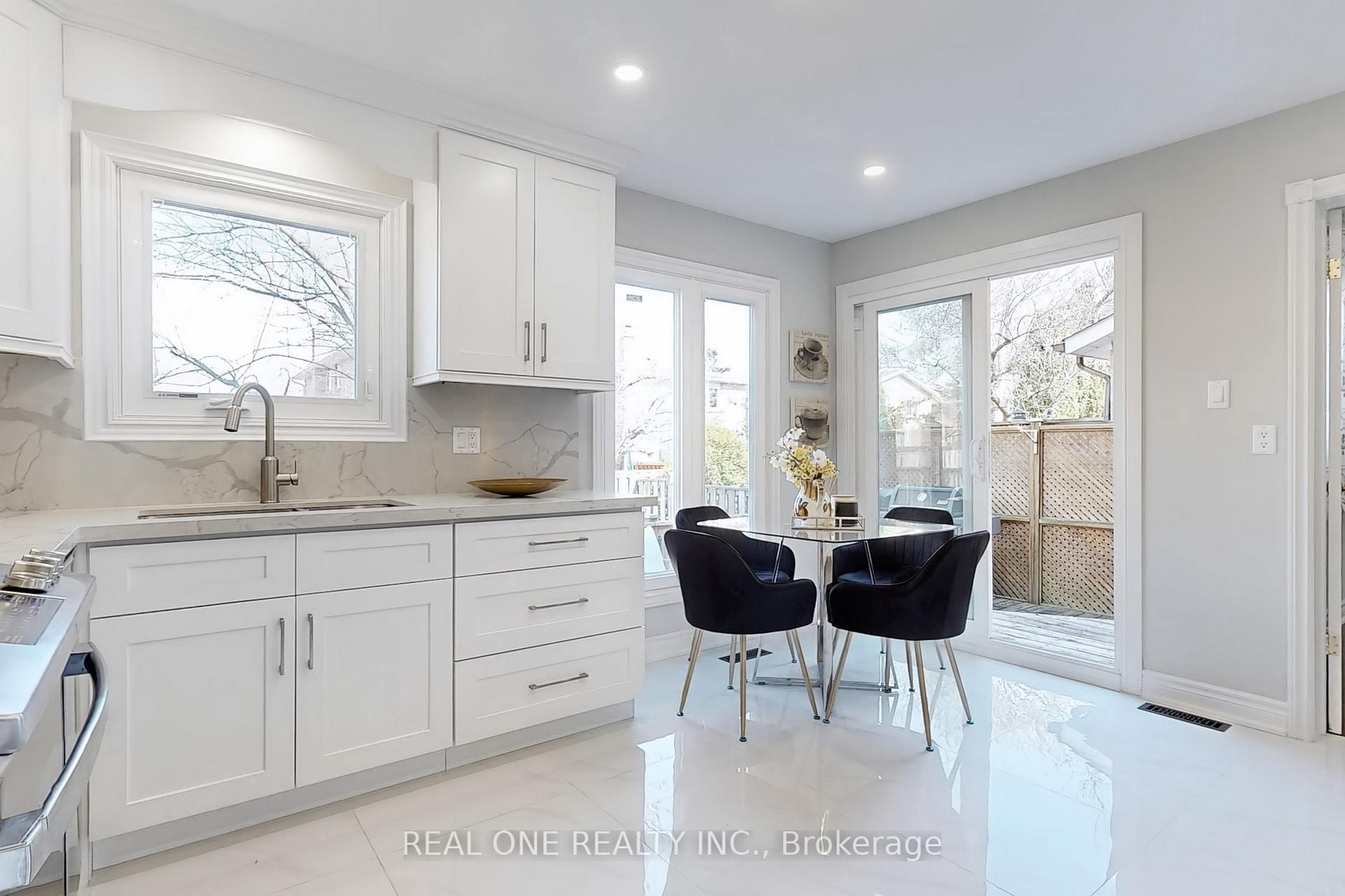 Photo 13 of 32 Adrian Crescent, Markham, Raymerville — HOMEH