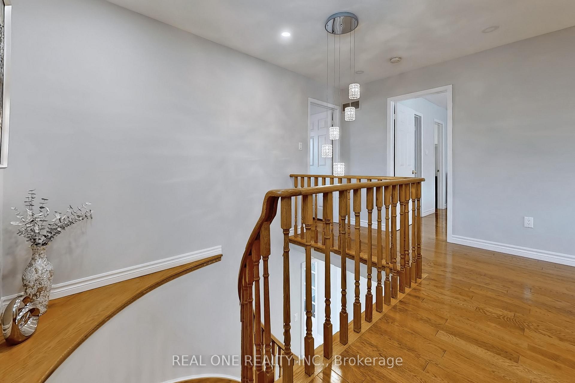 Photo 15 of 32 Adrian Crescent, Markham, Raymerville — HOMEH