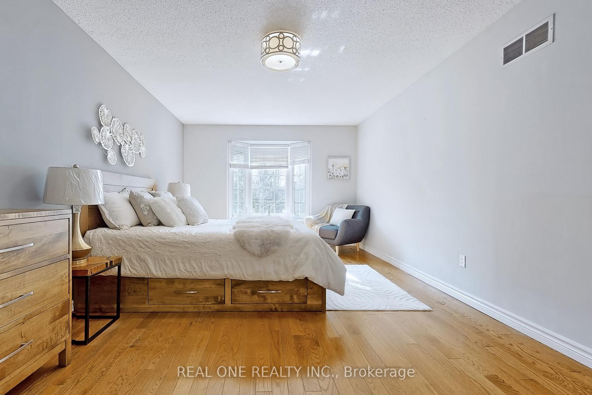 Photo 18 of 32 Adrian Crescent, Markham, Raymerville — HOMEH